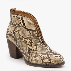 Mata Snake Skin Heeled Ankle Zip Boot Round Toe Women’s Booties 7.5